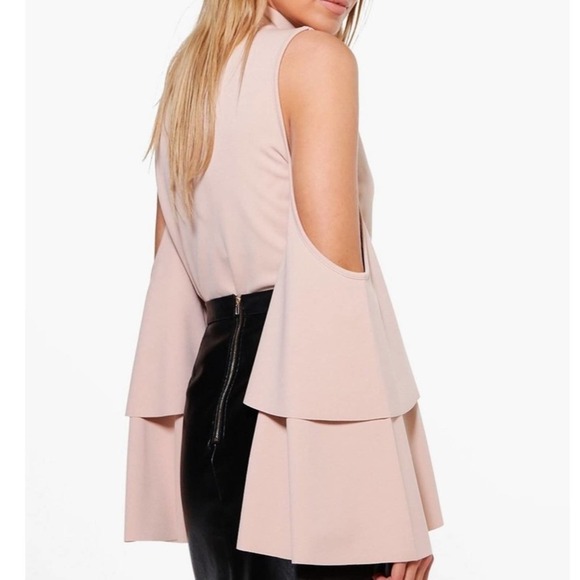 Boohoo Cold Shoulder Tiered Sleeve Top in black size 6 - Picture 2 of 9